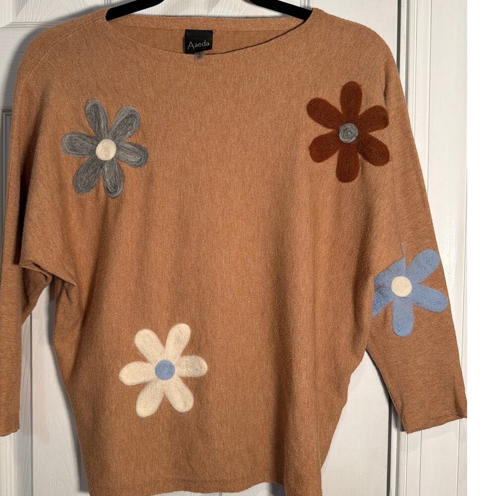 Aaeda Felted Flower Sweater Camel Dolman Sleeve Boatneck Boho Cottagecore Size S